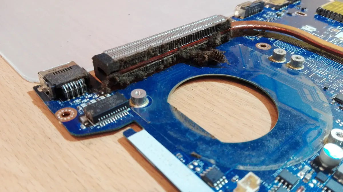 Laptop heatsink clogged with dust
