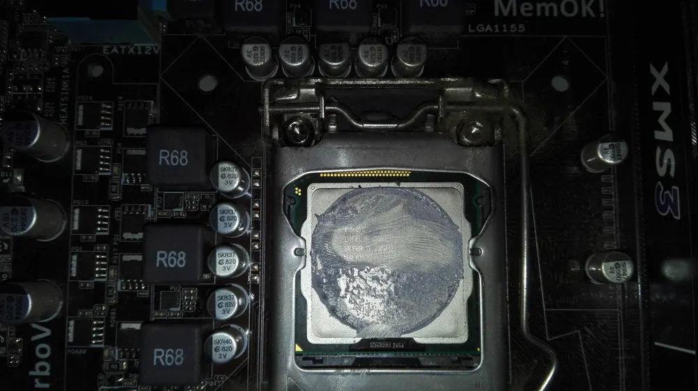 Processor with dried-out thermal paste