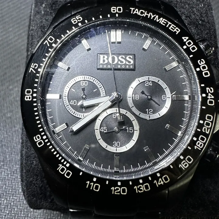 Hugo Boss-kronograf med sort skive